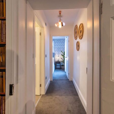Contemporary Apartment On The Historic Rows Chester Eksteriør bilde