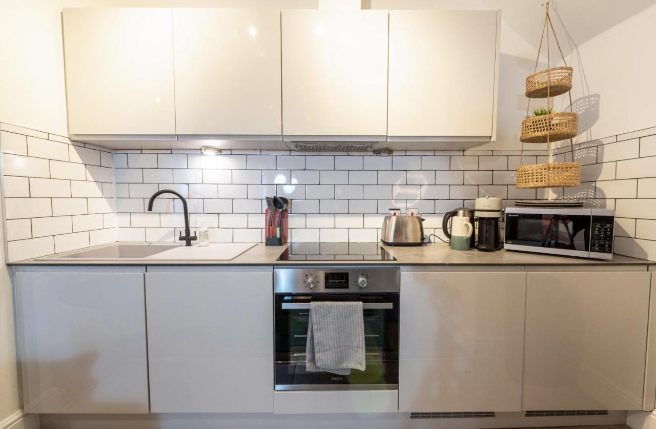 Contemporary Apartment On The Historic Rows Chester Eksteriør bilde