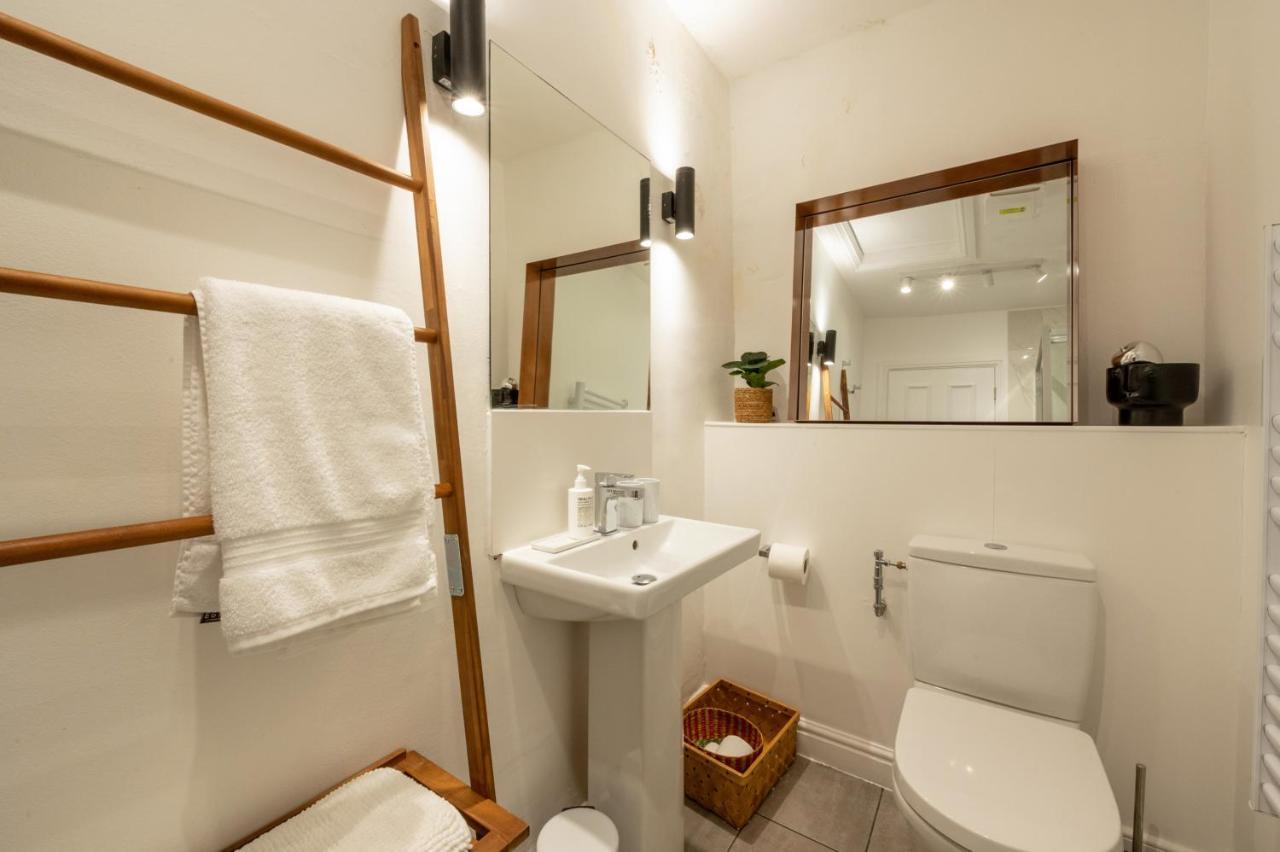 Contemporary Apartment On The Historic Rows Chester Eksteriør bilde