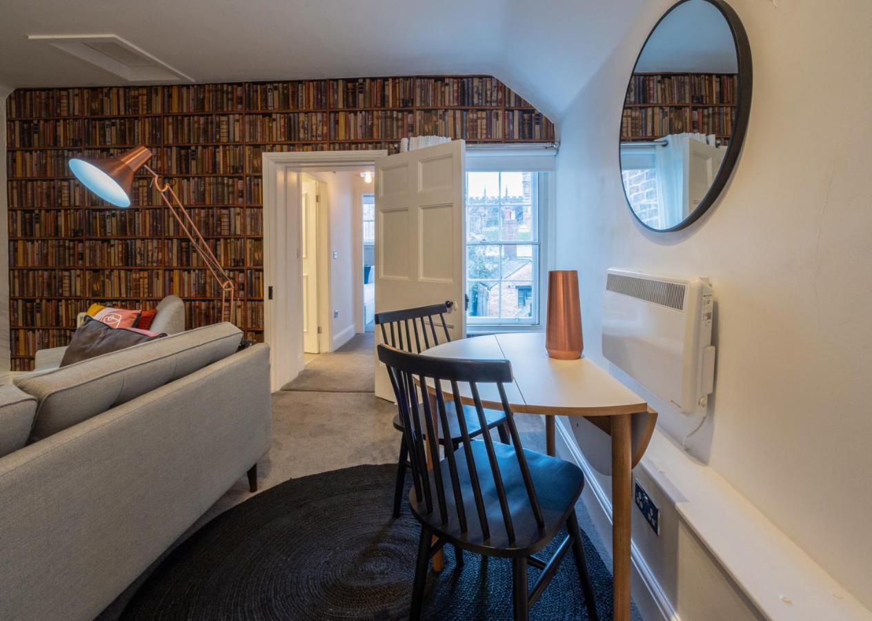 Contemporary Apartment On The Historic Rows Chester Eksteriør bilde
