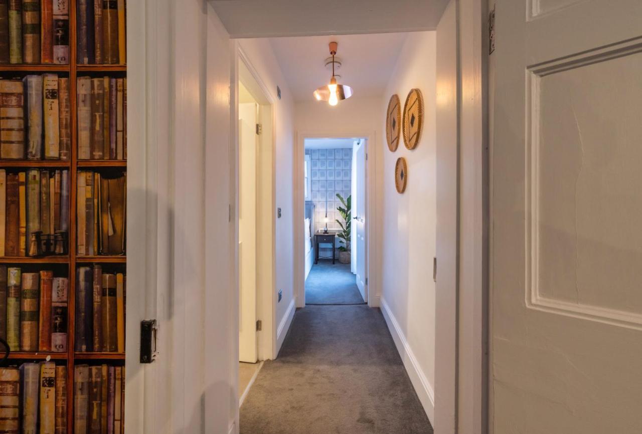 Contemporary Apartment On The Historic Rows Chester Eksteriør bilde